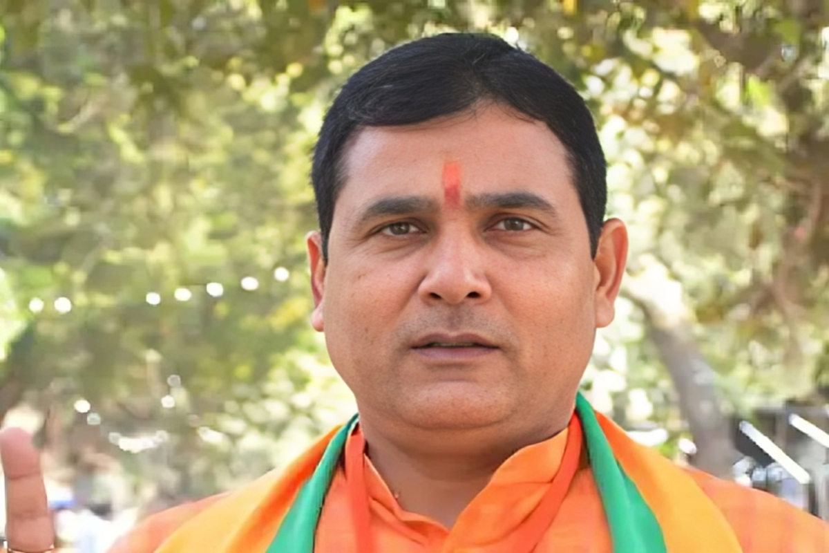 UP Politics: थूक जिहाद’ पर कानून की मांग: लोनी विधायक नंदकिशोर गुर्जर का
विधानसभा अध्यक्ष को पत्र, उठाई ये मांग