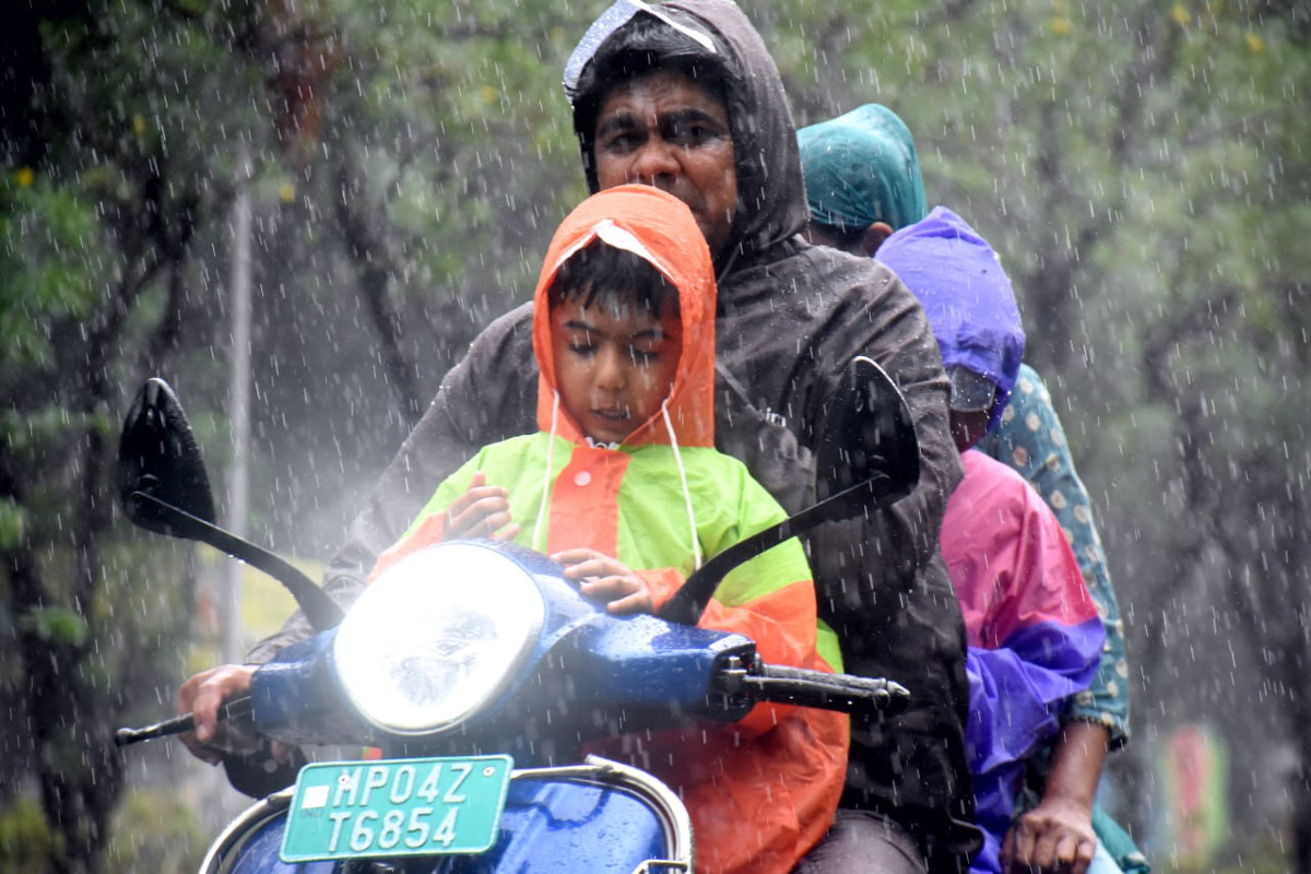 Rain Alert: गरज-चमक के साथ बरसात की दस्तक, लेकिन उमस से नहीं मिलेगी राहत