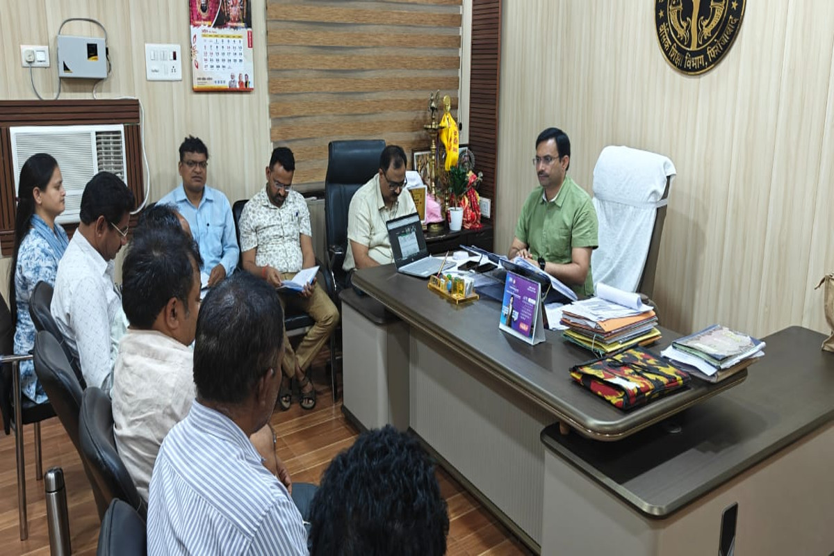 BSA Inspection: स्कूल में गैरहाजिर शिक्षक, घर पर रखा टैबलेट: बीएसए के औचक
निरीक्षण में खुली पोल