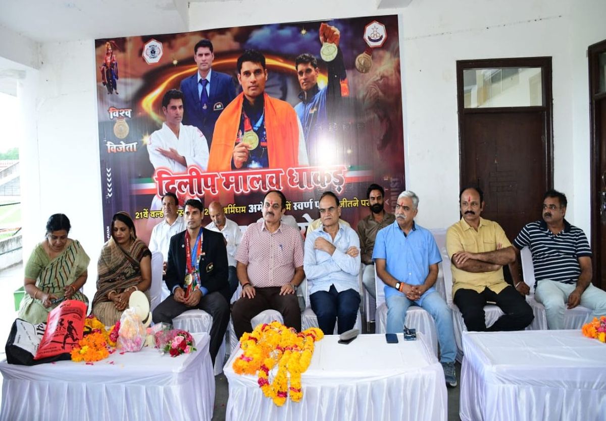 विश्व विजेता दिलीप का झालावाड़ पहुंचने पर किया भव्य स्वागत