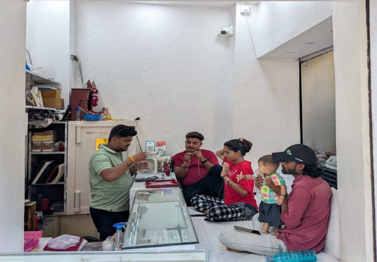 चांदी ने लगाई ऊंची छलांग, सोना भी दौड़ लगा रहा