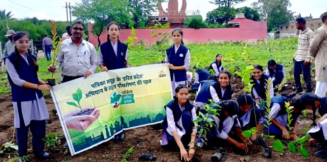 विभिन्न प्रजातियों के छायादार, फलदार, औषधीय पौधे शामिल किए गए।