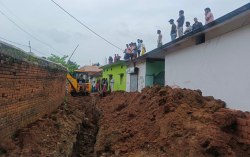मजदूर की चल रही थीं सांसें, पानी भी पिया, 40 मिनट तक मदद न मिलने से गई जान - image