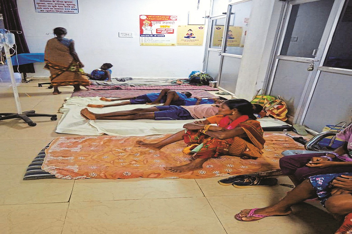 मलेरिया और उल्टी-दस्त का प्रकोप, 30 बेड की क्षमता पर 115 मरीज, स्वास्थ्य केंद्र
में हालात गंभीर
