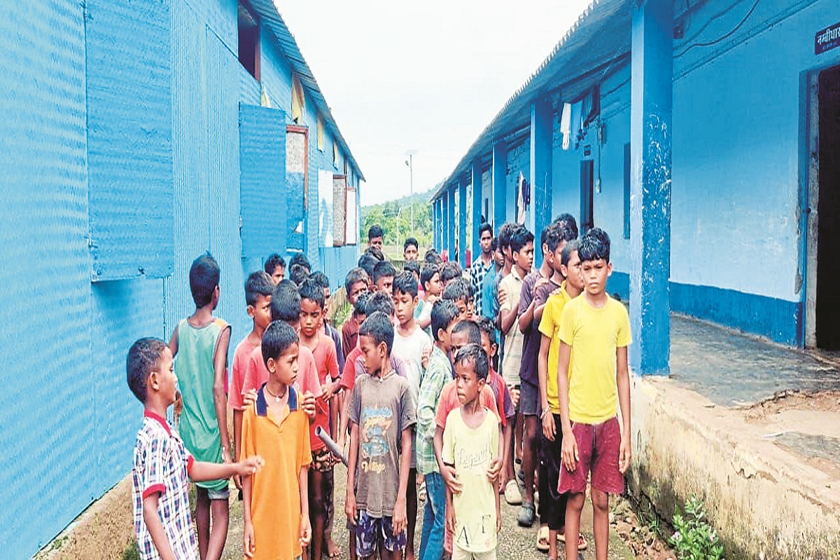 नक्सल क्षेत्र के बच्चों को मुख्यधारा से जोड़ने की योजना लड़खड़ाई, पोटाकेबिन
आश्रमों में अव्यवस्था हावी