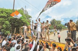 सफाई व्यवस्था और बंद लाइट पर कांग्रेस का उग्र प्रदर्शन, पुलिस के छूटे पसीने - image