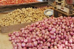 Muhana Mandi : आलू के बंपर स्टाॅक से दाम गिरे, लहसुन और प्याज भी हो रहा सस्ता - image
