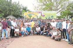पत्रिका हरित प्रदेश अभियान: रोटरी क्लब और सीआरपीएफ ने मिलकर कैंप में लगाए 450
पौधे - image
