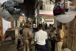 जयपुर के रामगंज में देर रात बवाल, दो गुटों में जमकर पथराव से फैली दहशत, कई थानों
की पुलिस ने डाला डेरा - image