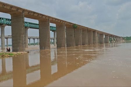 चंबल में बढ़ रहा जलस्तर, सैन्य अधिकारियों ने लिया जायजा Water level in Chambal is rising, army officials took stock