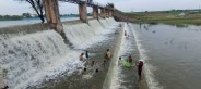चाकसू स्थित लाकावास बांध लबालब जयपुर सिटी से महज 30 किलोमीटर की दूरी पर स्थित है यह बांध। स्थानीय और पर्यटक सबसे ज्यादा पहुंच रहे हैं और वॉटरफॉल का आनंद ले रहे हैं। फोटो पत्रिका।