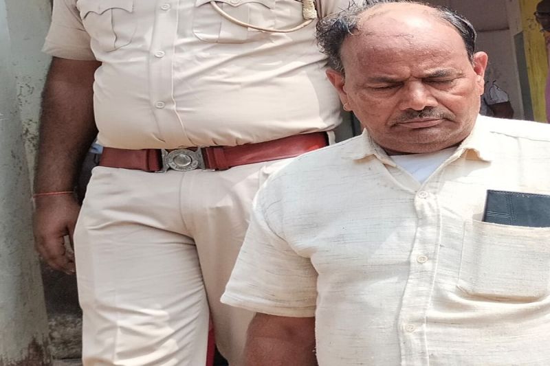 पंचायत सहायक ने कार में 10 वर्षीय बालिका से की छेड़छाड़ Panchayat assistant molested a 10 year old girl in the car