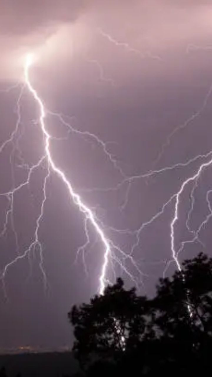 CG Weather Update: गरज-चमक के साथ हुई रिमझिम बारिश...(photo-unsplash)