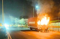अजमेर से जयपुर आ रहे कंटेनर में हीरापुरा पावर हाउस के पास लगी आग, प्लास्टिक का
सामान जलकर राख - image