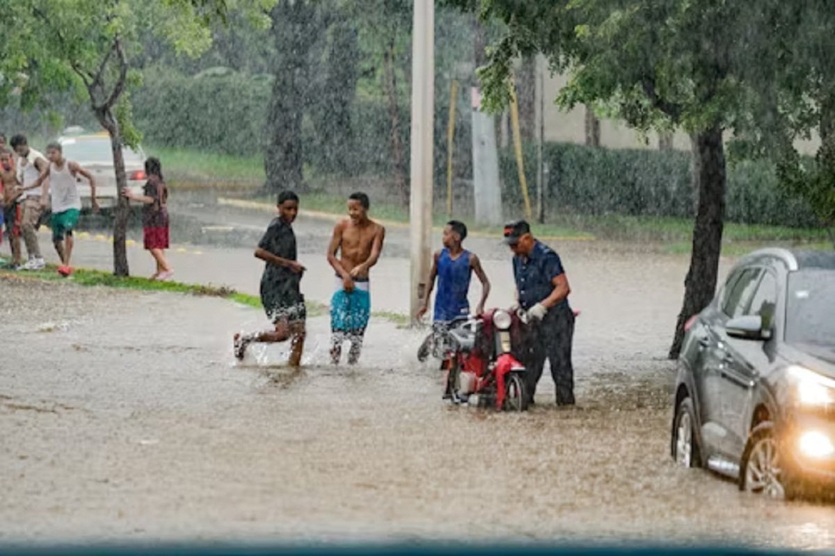 Weather Update: भारी बारिश का अलर्ट! जगदलपुर जिले के सभी स्कूलों में छुट्टी,
जानें अगले 5 दिन कैसा रहेगा मौसम