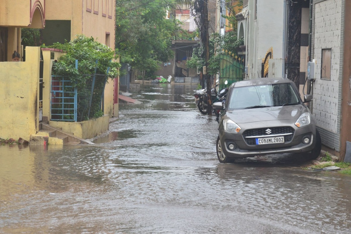 CG Weather Update: 11 जुलाई से बारिश की तीव्रता में आएगी गिरावट, बाढ़ की आशंका,
देखें तस्वीरें