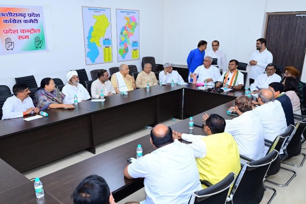 7 जुलाई को खड़गे आएंगे छत्तीसगढ़, पूर्व मंत्रियों को भीड़ जुटाने का जिम्मा... कांग्रेस मुख्यालय में हुई तैयारियों की समीक्षा
