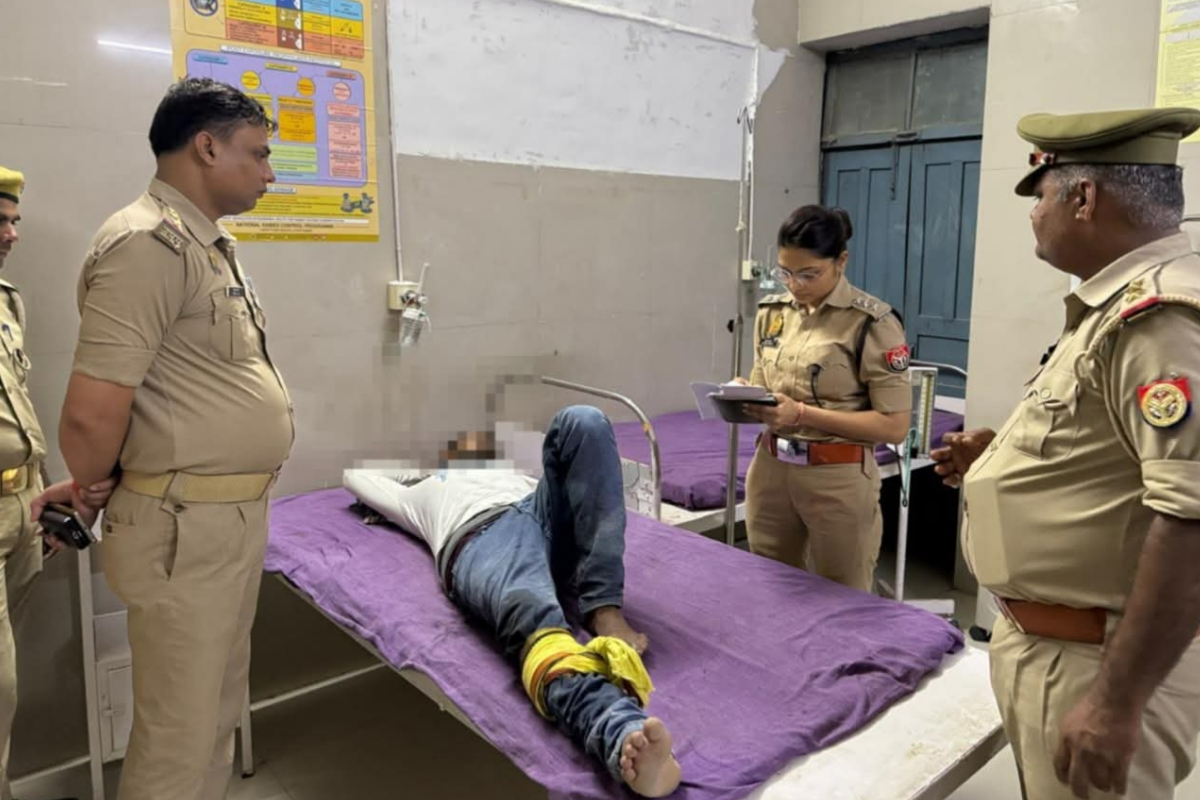 Jaunpur News: पुलिस और हिस्ट्रीशीटर बदमाश के बीच मुठभेड़, पैर में लगी गोली
पिस्तौल, कारतूस व बाइक बरामद