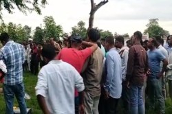 गोंडा में RSS के खंड बौद्धिक प्रमुख का नग्न अवस्था में मिला शव, परिजन बोले हत्या
कर शव फेंका गया - image