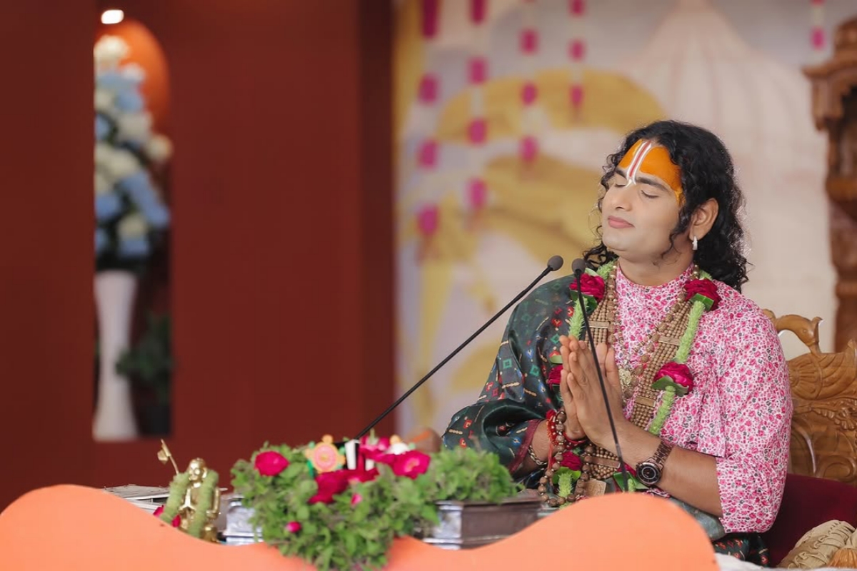 Aniruddhacharya: अखिलेश यादव से अनिरुद्धाचार्य की ढाई साल पहले ऐसी क्या बात हुई,
अब वीडियो क्यों हो रहा वायरल