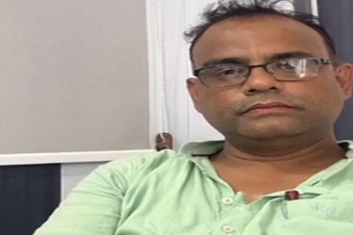 Ghazipur News: जिला सचिवालय में तैनात वरिष्ठ सहायक रिश्वत लेते हुए रंगे हाथ
गिरफ्तार, मचा हड़कंप