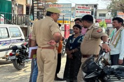 Mau news: ईरिक्शा सवार महिला के साथ हुआ कांड, भागी भागी पहुंची पुलिस - image