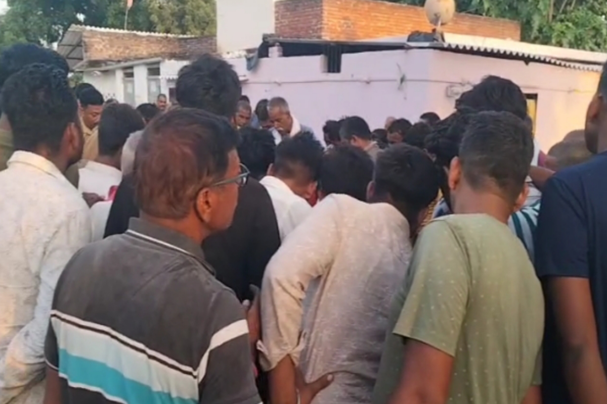 करंट लगने से दो सगे भाइयों समेत तीन की मौत, बुझ गए तीन घरों के चिराग, इलाके में
पसरा मातम