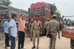 Mau news: सब्जी मंडी में महिला का मिला शव, हत्या की आशंका से मची हलचल - image