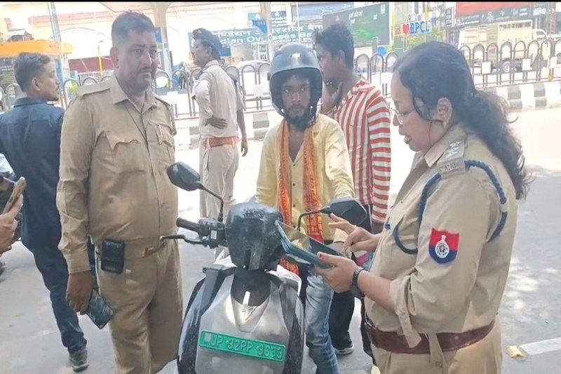 वाहनों की चेकिंग के दौरान चालान अब मौके पर ही जमा होंगे, परिवहन विभाग ने शुरू किया ट्रायल, POS मशीनें होंगी तैनात फोटो सोर्स : Social Media