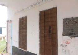 सोहनपुर स्कूल में पांच कक्षों में से 3 क्षतिग्रस्त, कक्षाएं संचालित 8 - image