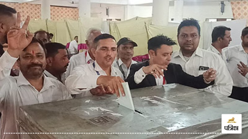 2423 advocates are voting for 21 posts in Moradabad