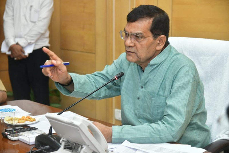 ऊर्जा मंत्री एके शर्मा की अफसरों पर फटकार फोटो सोर्स : Patrika