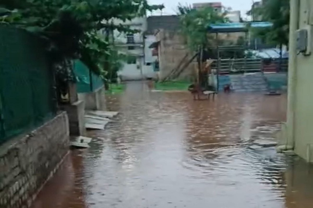 Watch video.. कैलाश नगर में नहीं हो रही बारिश के पानी की निकासी