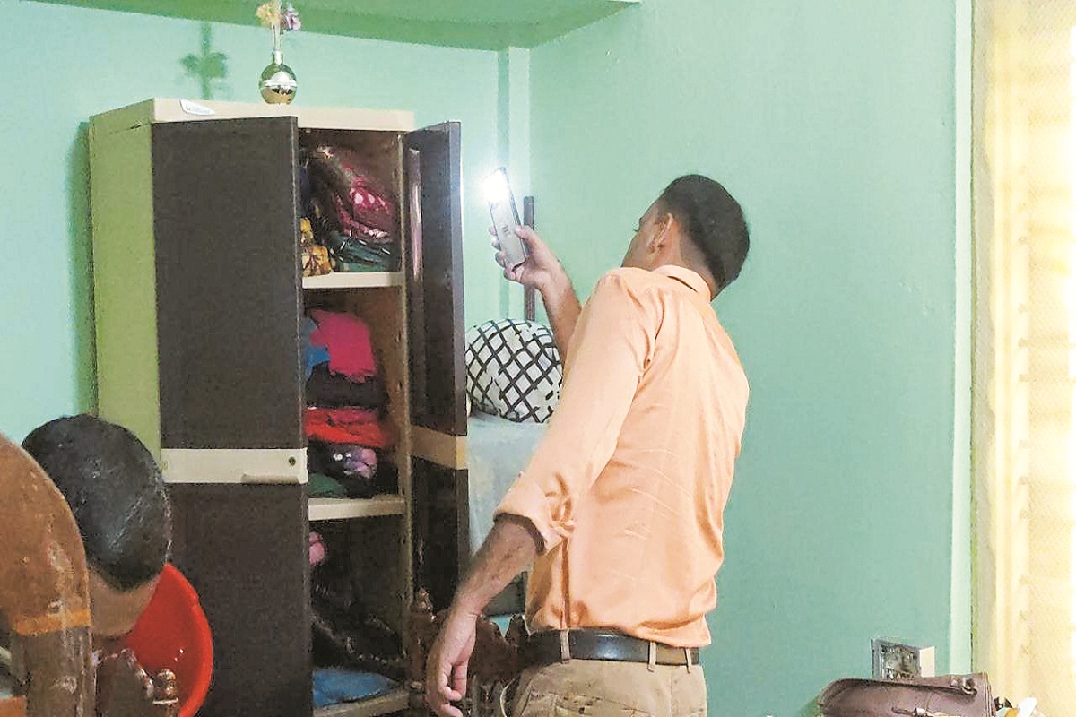 तेज़ बारिश में चोरों ने मचाया तांडव, एक ही रात में 2 नहीं 4 घरों में लाखों की
चोरी, लोगों में दहशत का माहौल