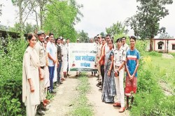 ‘एक पेड़ मां के नाम’ ने बढ़ाया वन महोत्सव का महत्व, बांटे गए सैकड़ों पौधे… - image