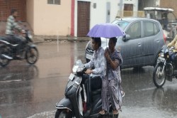 Heavy Rain UP: नागपंचमी पर झमाझम बारिश की चेतावनी, कई जिलों में गूंजेगा
मेघ-भीगेगी ‘गुड़िया’ - image