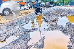 जयपुर में बारिश ने बहाया कागजी विकास, हर गली-मोड़ पर दिखे गड्ढे, दुरुस्त हो रही
सड़कों का नामोनिशान तक नहीं बचा - image