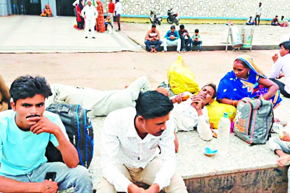 काम की तलाश में जाने से पूर्व पंचायतों में करानी होगी एंट्री, बताना होगा कारण