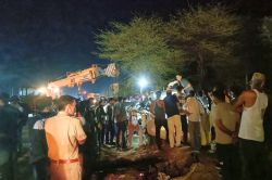 राजस्थान के बीकानेर में दर्दनाक हादसा, 2 कारों की टक्कर में 4 लोगों की मौत, 5
अन्य लोग गंभीर रूप से घायल - image