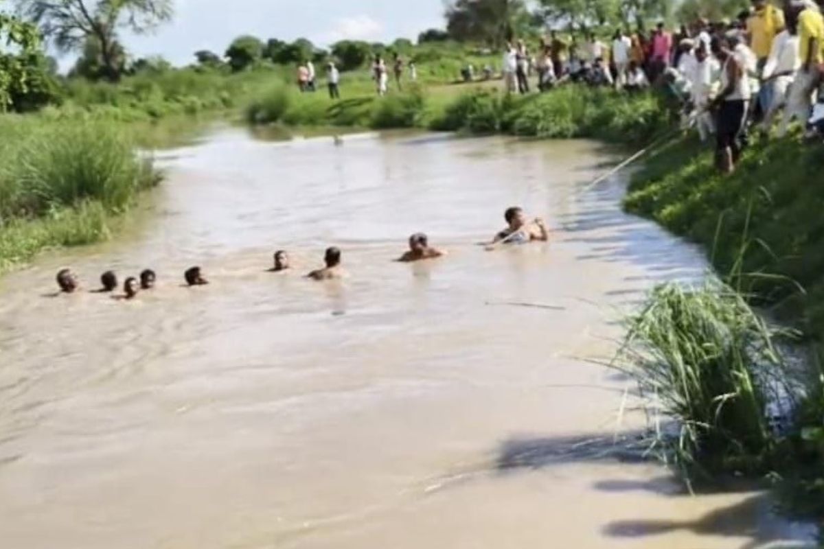 धौलपुर में बारिश का कहर: स्कूल से लौटते वक्त नाले में डूबने से छात्र की मौत,
बाड़ी में 2 स्टूडेंट्स बहे, नदियों का बढ़ा जलस्तर