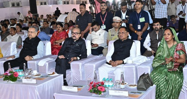 CG News: लोक गायिका सुश्री मैथिली ठाकुर के सुमधुर भजनों से विधानसभा परिसर हुआ राममय, देखें तस्वीरें 
