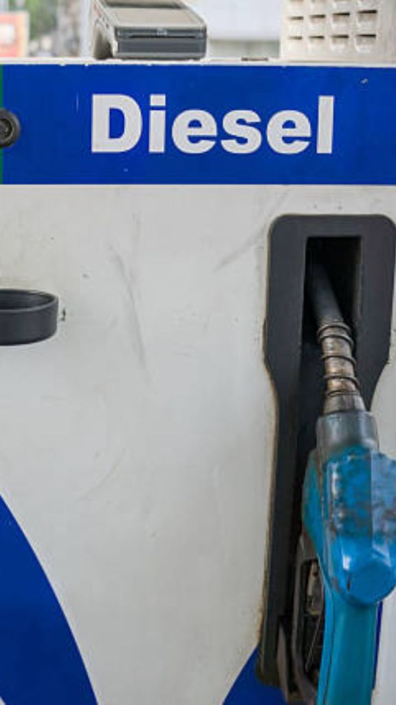 Petrol-Diesel Price: पेट्रोल-डीजल पर Tax हटे तो मिले राहत, जनता ने सरकार से की अपील..