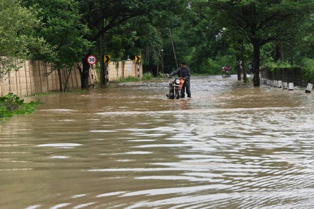 CG Weather Update: 11 जुलाई से बारिश की तीव्रता में आएगी गिरावट, बाढ़ की आशंका, देखें तस्वीरें