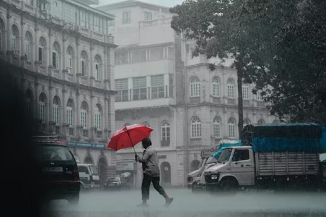 हल्की से मध्यम वर्षा की संभावना (फोटो सोर्स- unsplash)