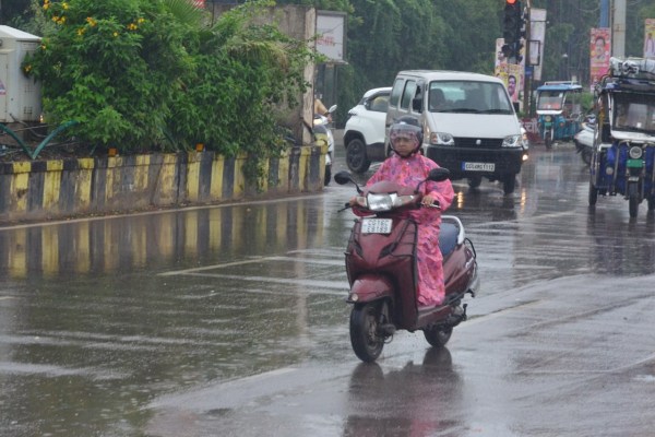 Monsoon 2025: अगले 5 दिन तक भारी बारिश का अलर्ट, इन जिलों में जमकर बरसेंगे बादल… जानें हाल