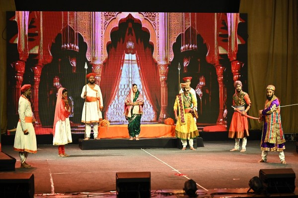 पुण्यश्लोक लोकमाता महारानी अहिल्याबाई होलकर की जीवनी पर आधारित नाट्य मंचन समारोह में शामिल हुए CM साय, देखें तस्वीरें