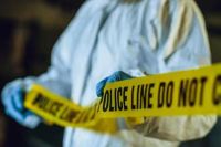 Crime: दिल्ली में एक कमरे के अंदर मिलीं तीन युवकों की लाशें, चौथा अस्पताल में भर्ती, जानें पूरा मामला