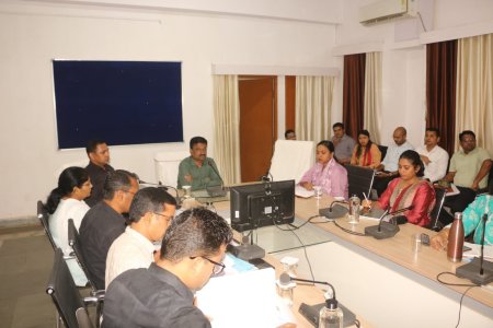 समय सीमा की बैठक में कलेक्टर ने अधिकारियों कहा-सूचना मिलते ही कार्रवाई, अन अटेंडेंट न रहे लोगों की शिकायतें