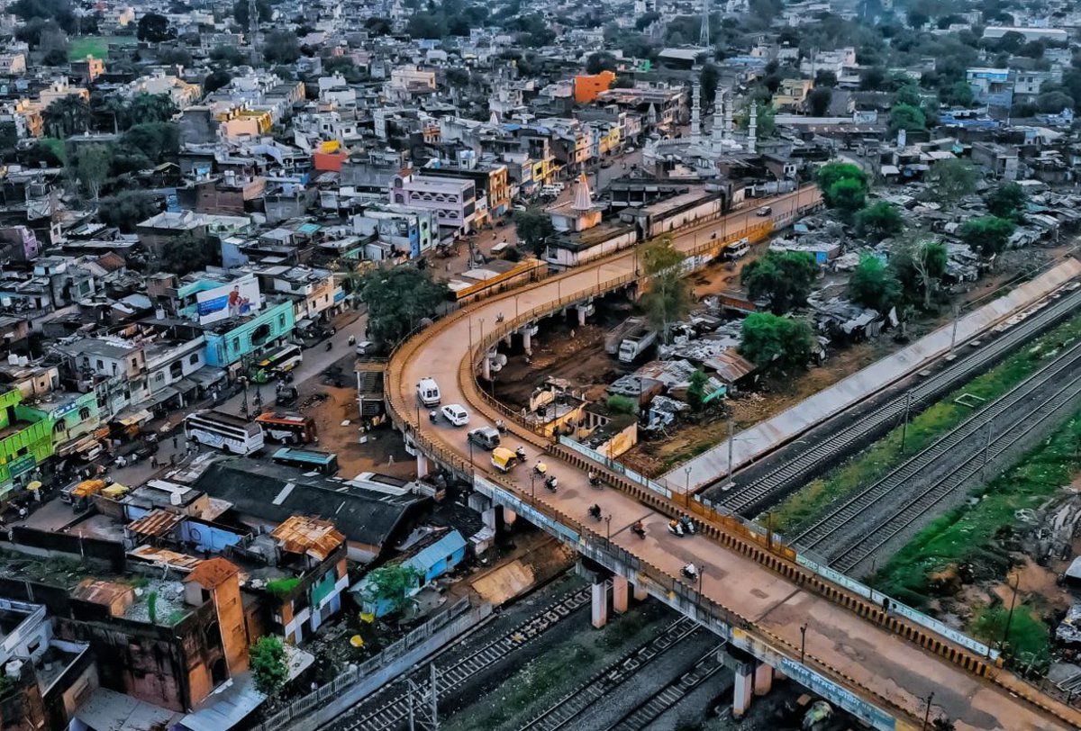 राहतगढ़ बस स्टैंड आरओबी का 90 डिग्री का मोड़।