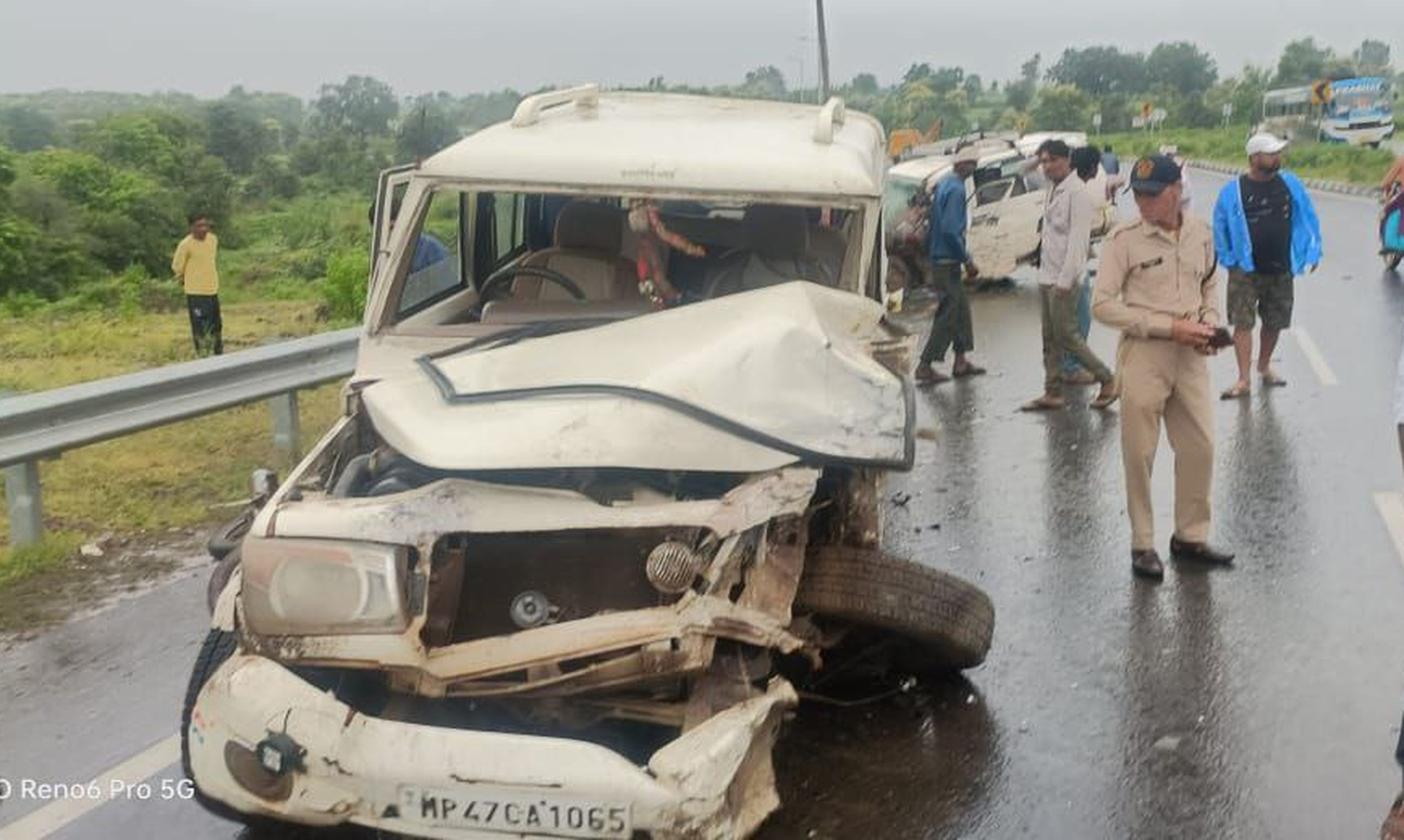तेज रफ्तार कार ने उजाड़ा परिवार, बाइक सवार पिता-पुत्र व दादा की मौत, दादी गंभीर
घायल